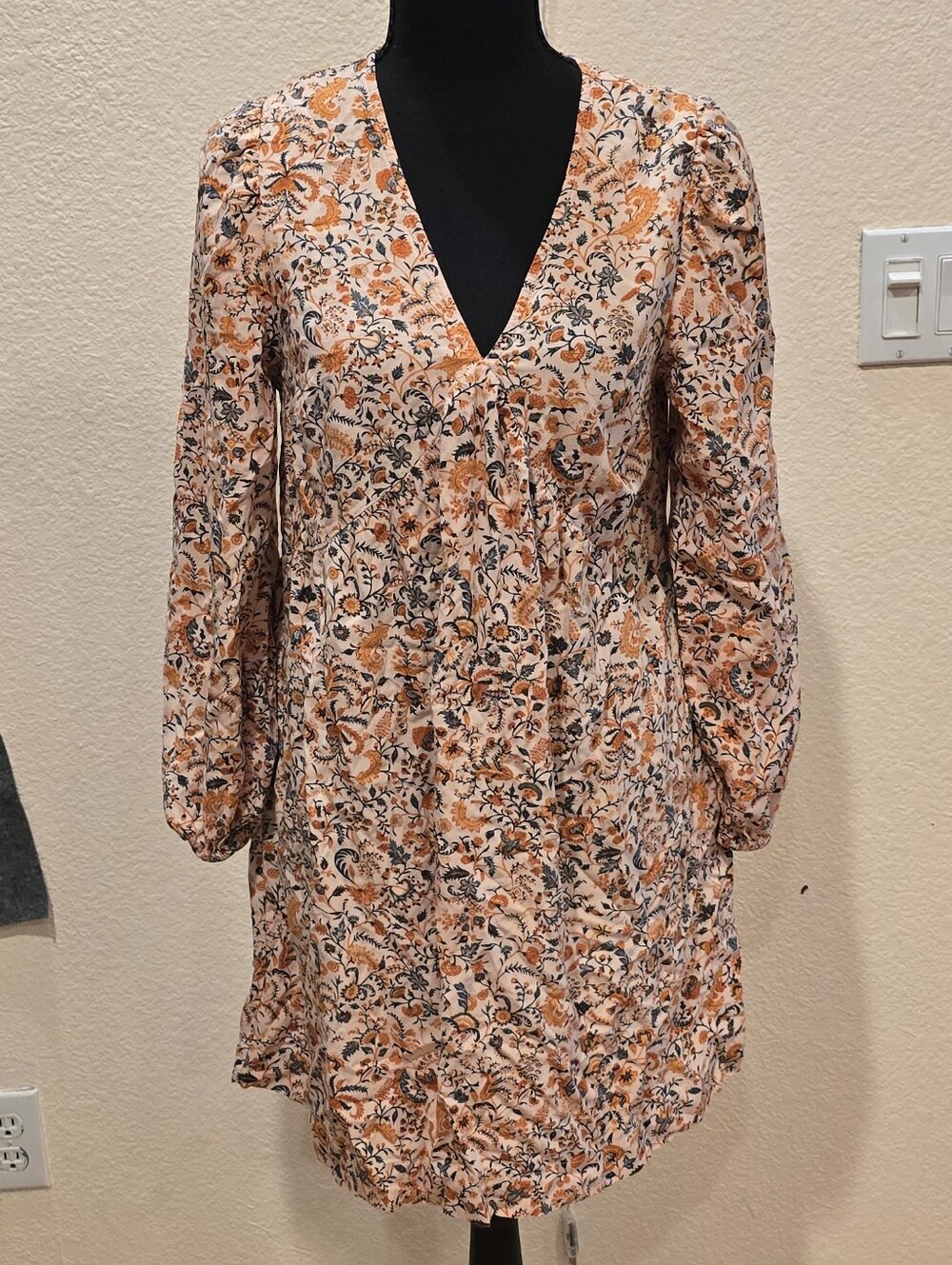 Old Navy Peach Floral V-Neck Mini Dress